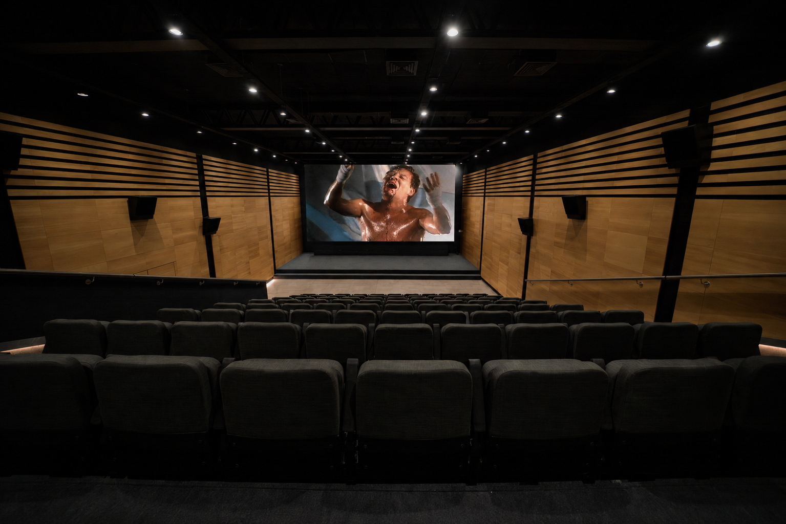 Sala de Cine CEA — película en pantalla